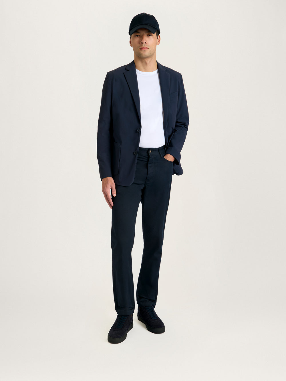 Lestrange Aerotech Blazer in navy paired with matching trousers and white t-shirt, a lightweight men’s blazer for modern smart-casual and travel-ready style
