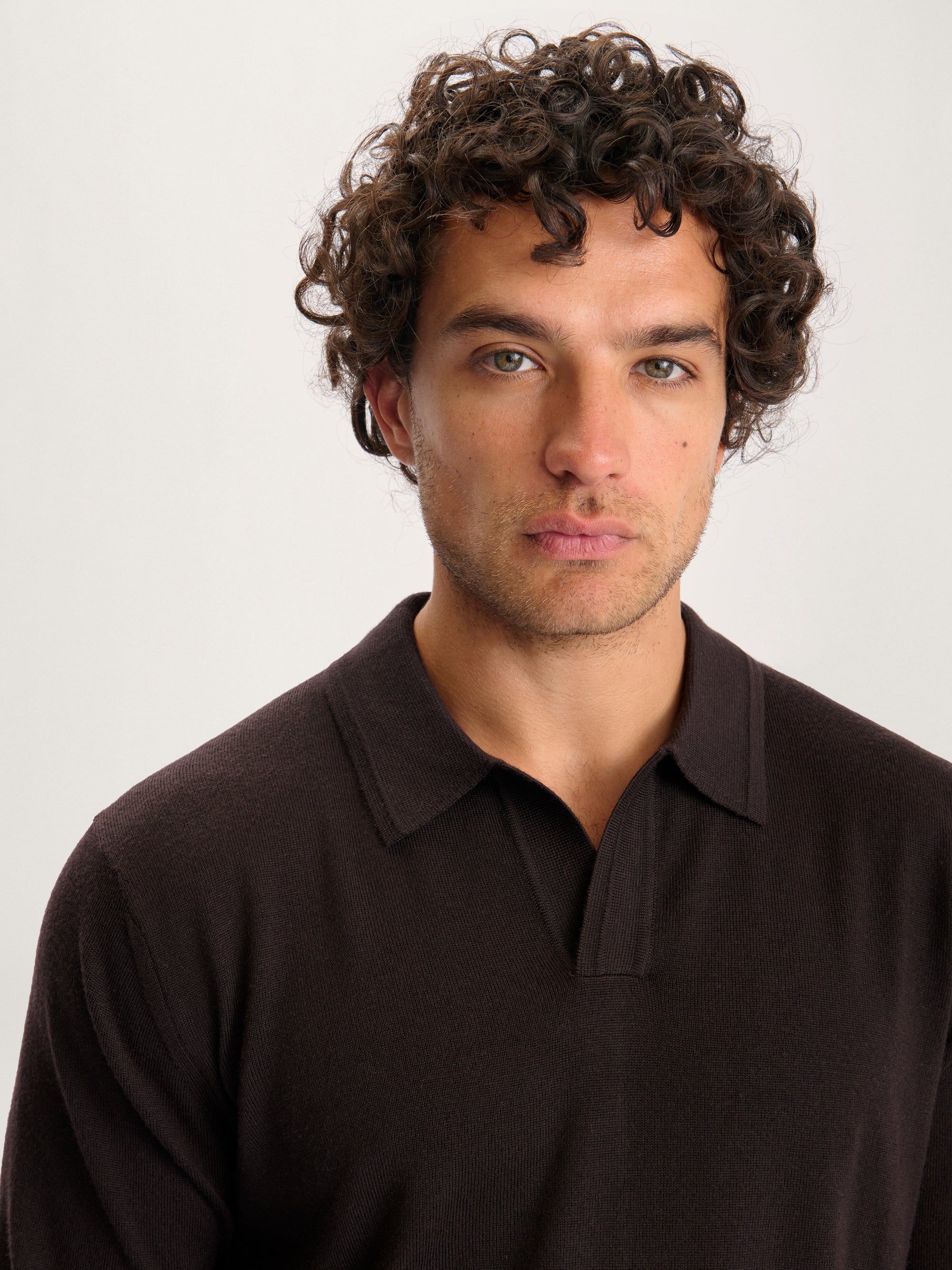 Lestrange Merino Long Sleeve Polo Espresso – close-up of premium merino knit texture and open collar design