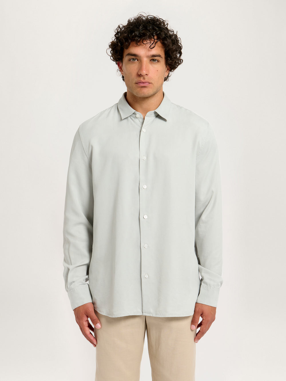The Relaxed Tencel Shirt in Light Grey – men's sustainable long sleeve shirt by Lestrange London, model wearing front view
