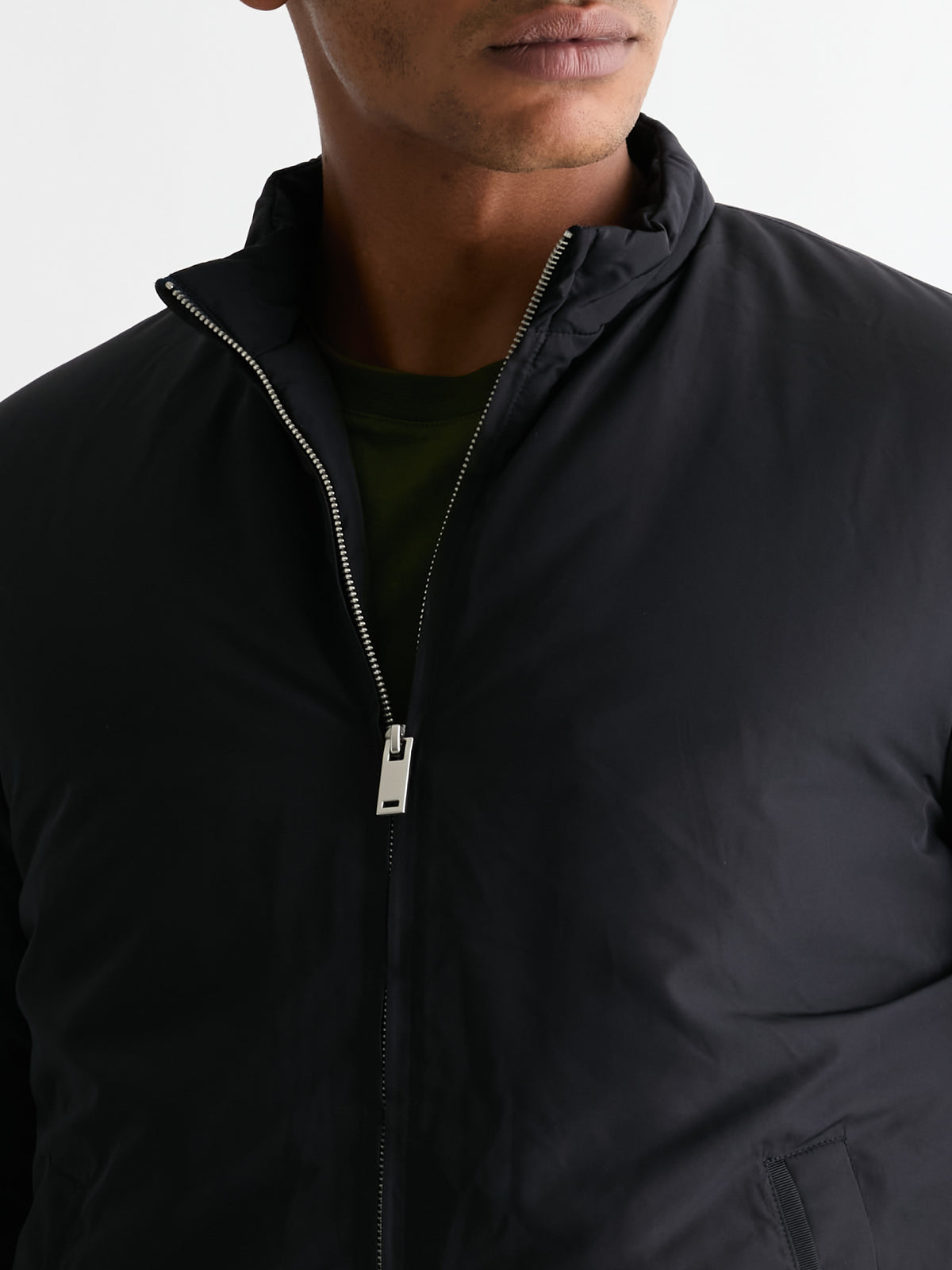 The 360° Thermal Jacket Funnel Neck, Navy, close up