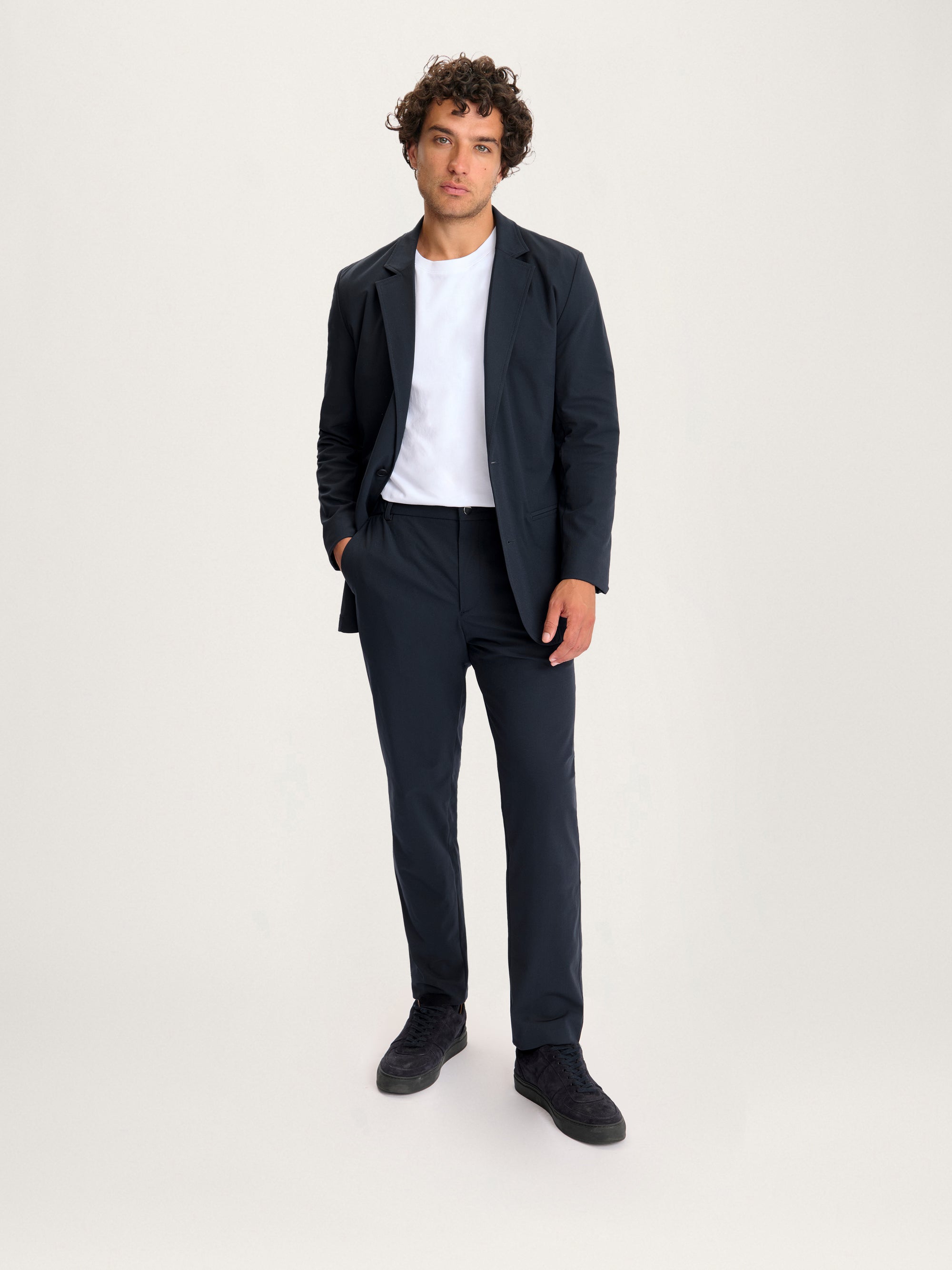 Men’s Lestrange 360 navy blazer paired with matching trousers and white T-shirt – full outfit view