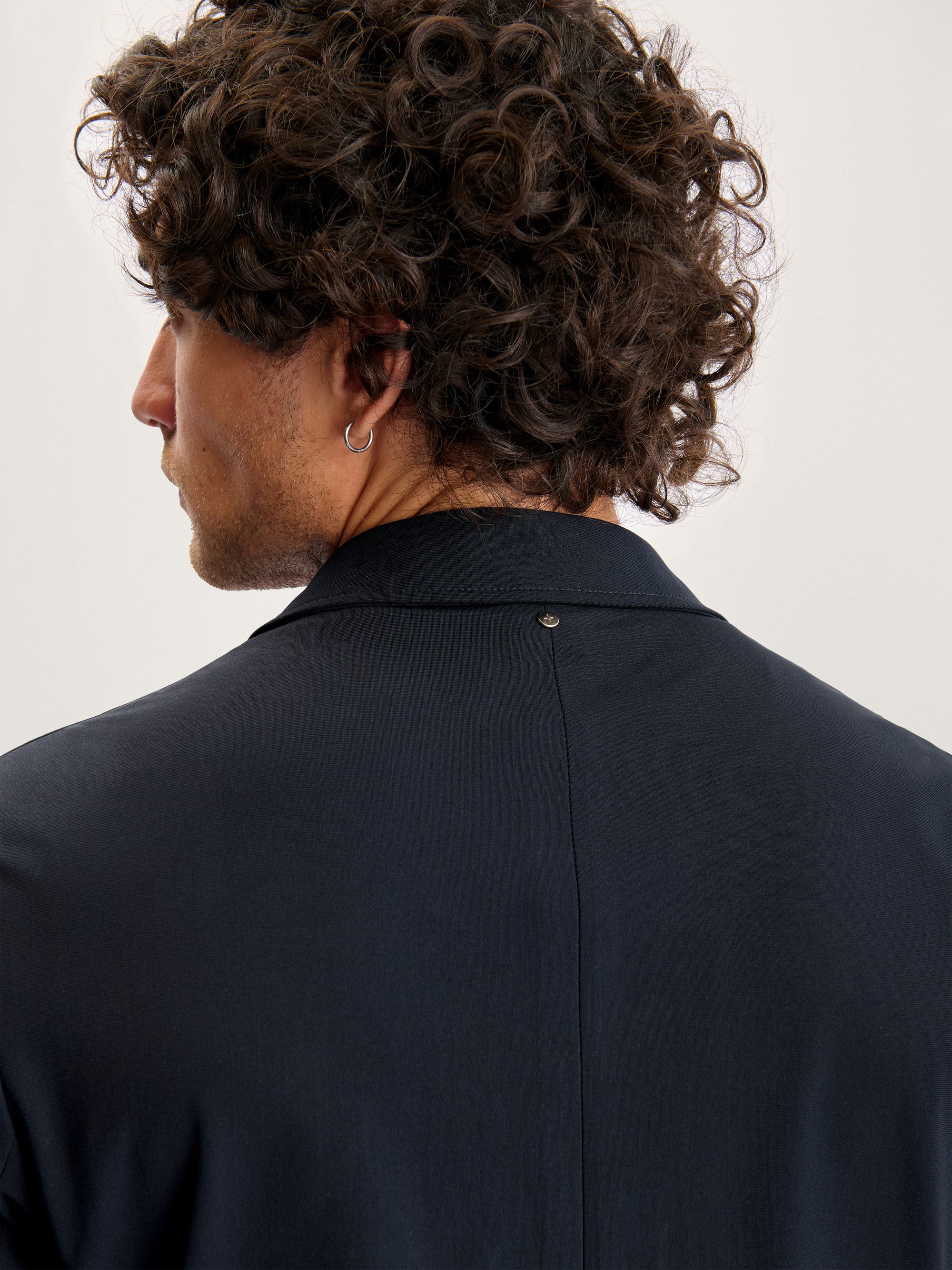Close-up of the Lestrange 360 navy blazer collar and back seam detailing