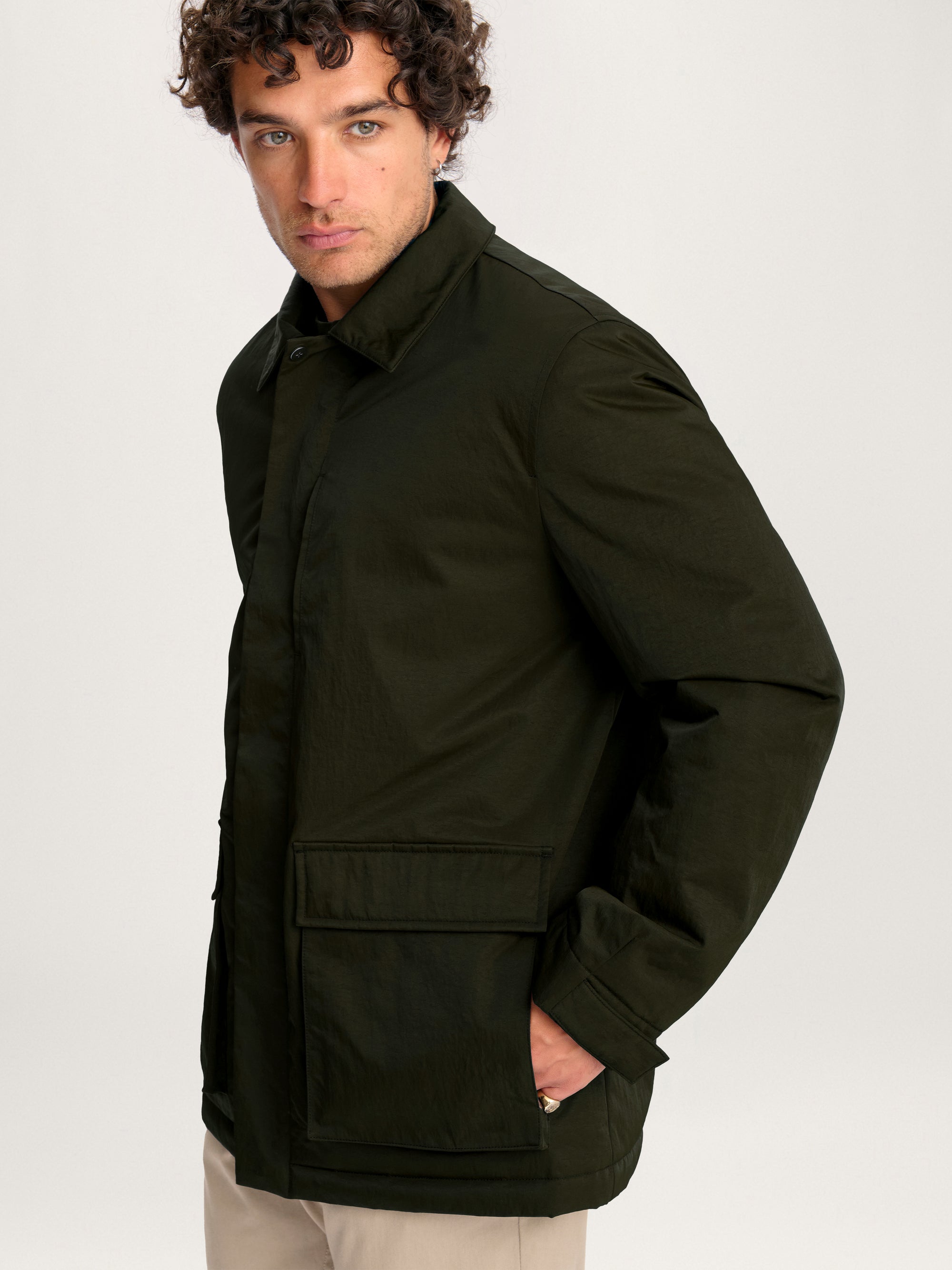 Men’s Lestrange Field Jacket in olive green – side view showing front pockets and collar detail