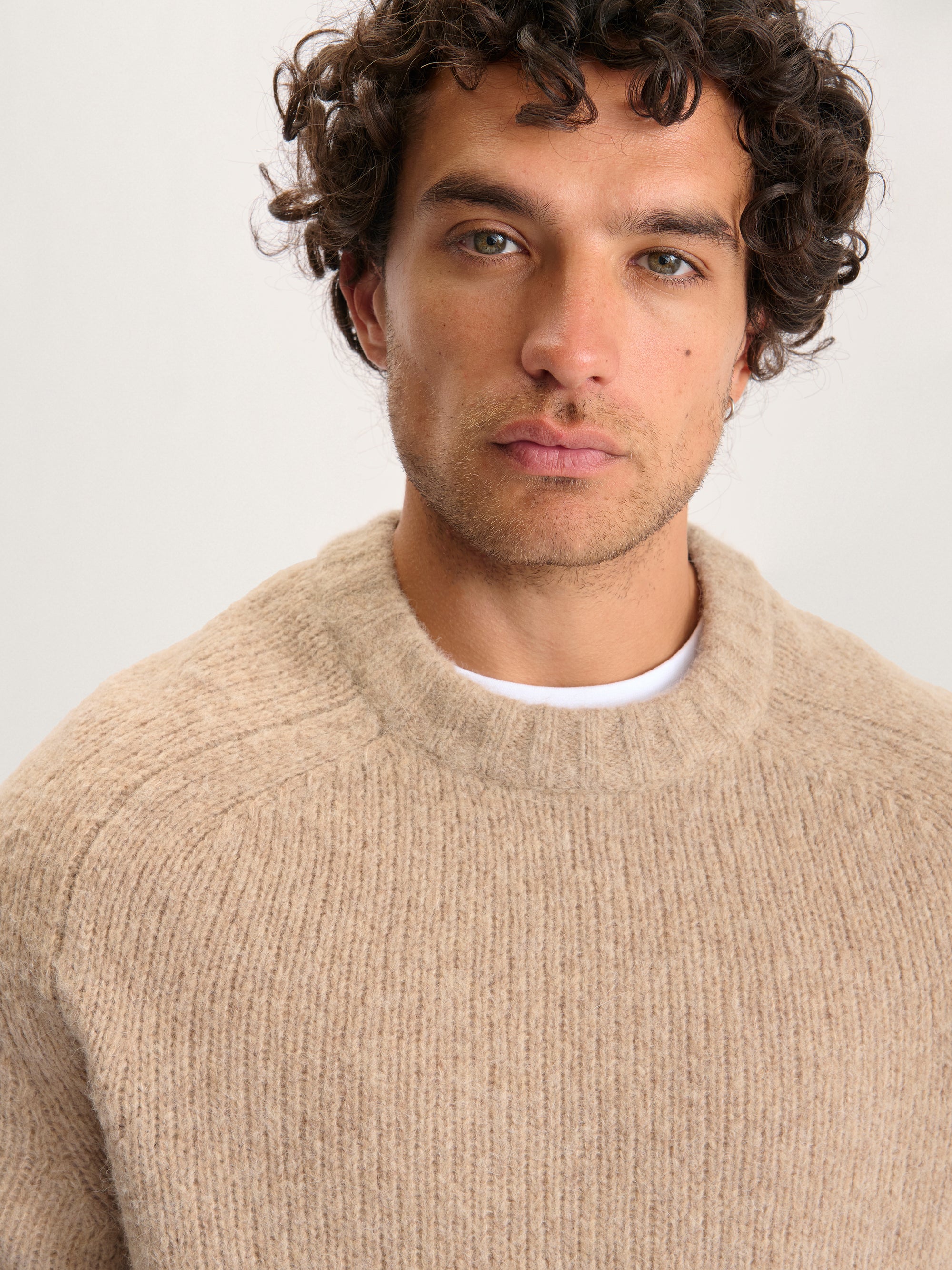 Lestrange Alpaca Crew Oatmeal sweater – close-up of premium alpaca knit texture and crew neckline