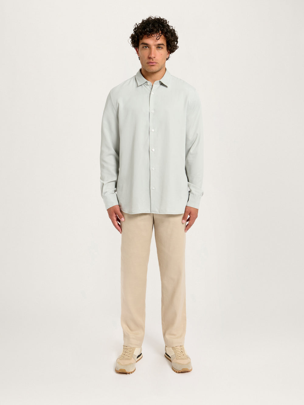 Lestrange London Relaxed Tencel Shirt – Light Grey sustainable long sleeve shirt for men, front view model wearing
