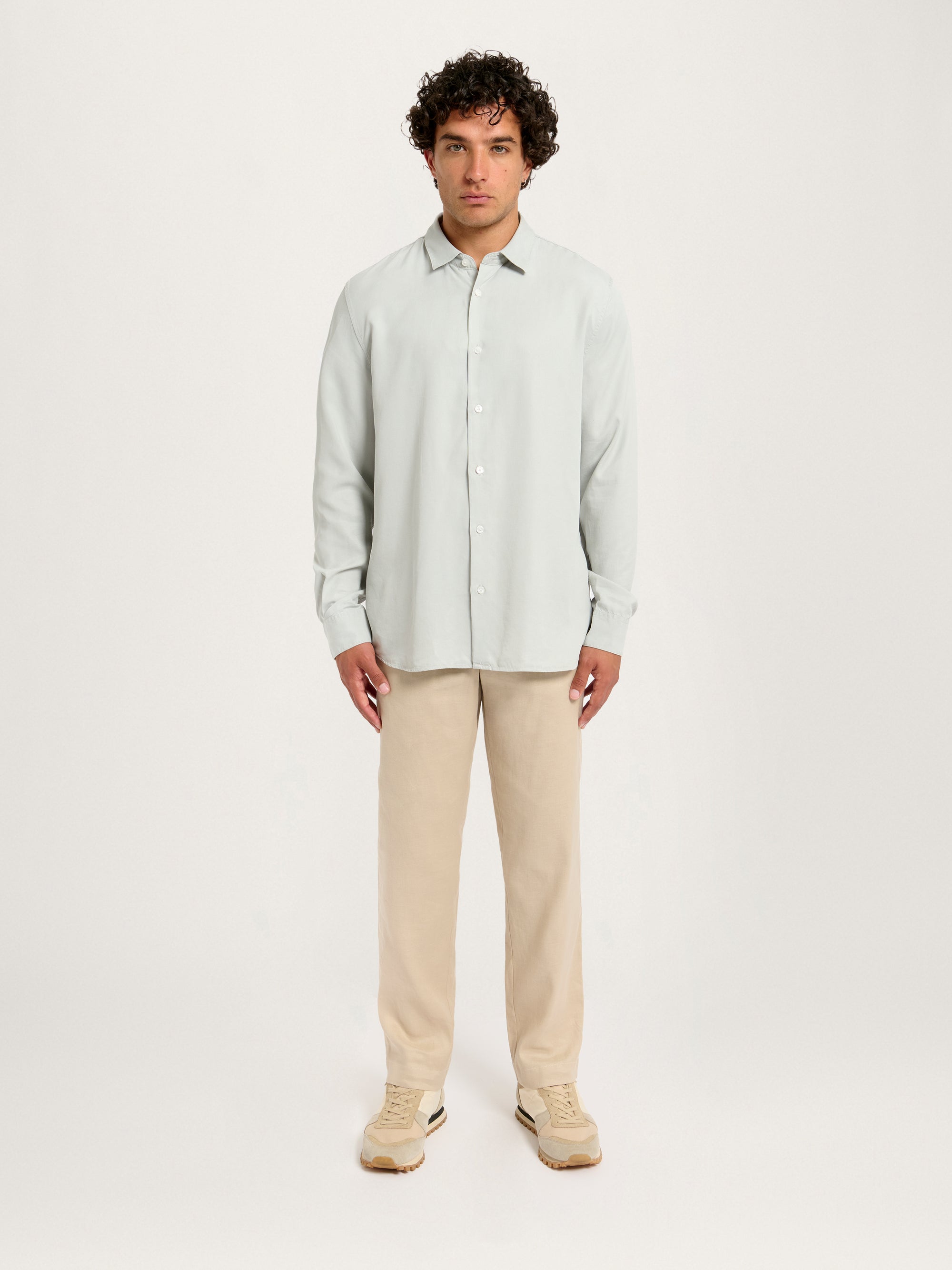 Lestrange London Relaxed Tencel Shirt – Light Grey sustainable long sleeve shirt for men, front view model wearing