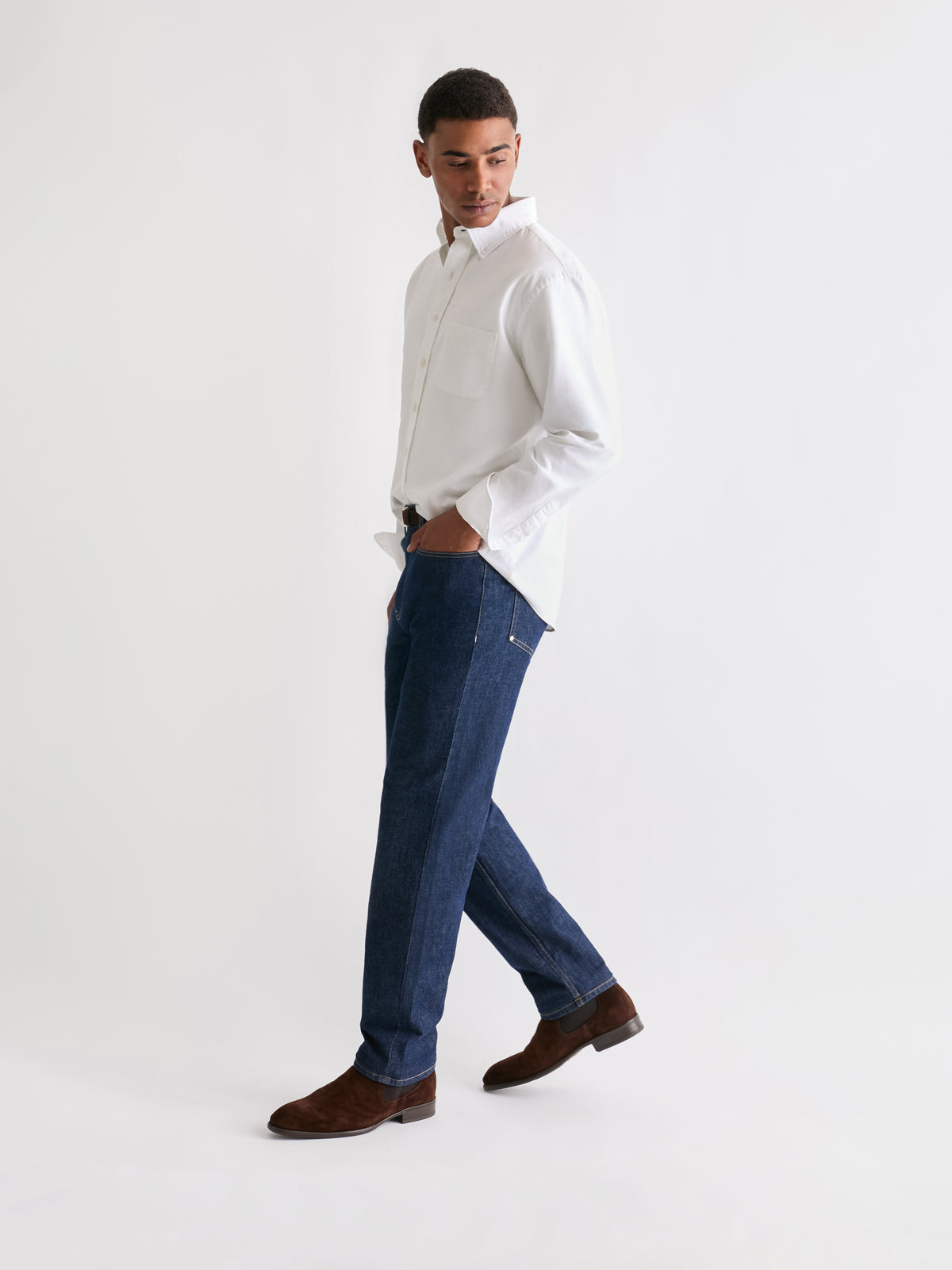 The 24 Oxford Shirt Relaxed, White, three-quarter front