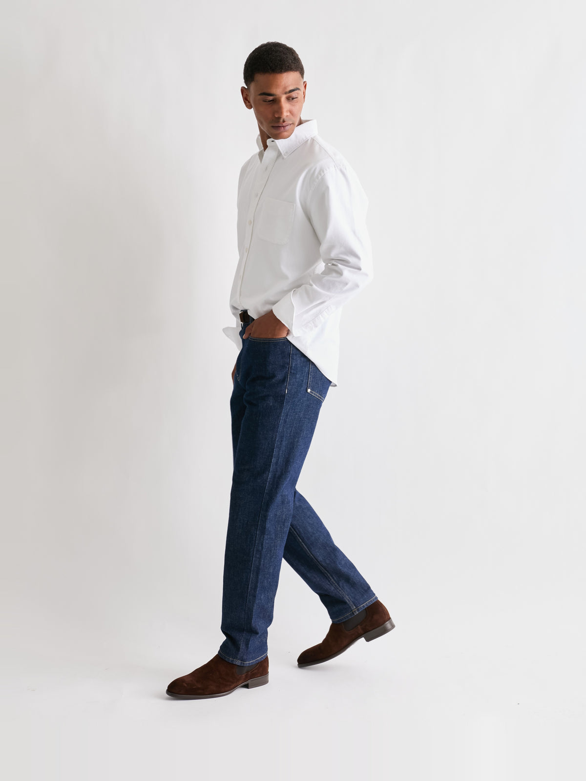 The 24 Jeans Straight Fit in Dark Blue, three-quarter view showing the fit through the leg